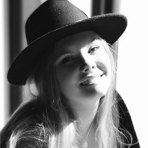 Meet your Posher, Olivia